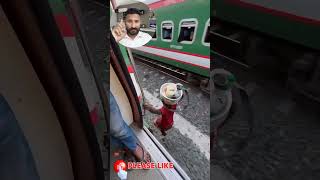 Chalti Train Se Utar Gaya Aadmi  Allah Ki Hifazat Ka Mojza 😱  Must Watch [upl. by Fortna]