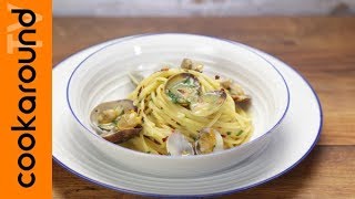 Spaghetti alle vongole  Ricetta classica [upl. by Nerrawed558]