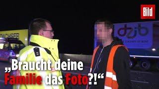 Wütender Polizist bringt Gaffer zum Heulen [upl. by Nikolos]