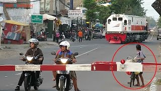 lho kok sepurnya keretaapi madiun [upl. by Isyed]