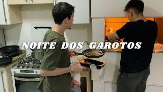 VLOG  34  Cozinhando com os amigos risadas e piadas de duplo sentido [upl. by Enirtak]