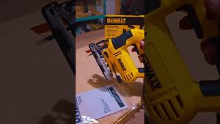 DEWALT  Sierra caladora industrial DWE300 650w110 v [upl. by Heinrike]