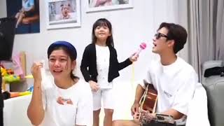 Bie kpn Hsu thassapak and her daughter singing a song👌😂 mother in tears💓 [upl. by Ethben]