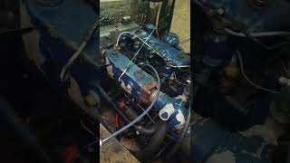 oil change on 1977 Perkins 4108 60hp diesel on Matilda Morgan 415 OI preheated oil w 5min run [upl. by Gnof]