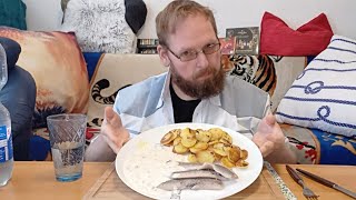 Matjesfilet mit Bratkartoffeln und selbstgemachte Remouladensauce [upl. by Adran]