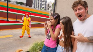 Espionamos o Ronald McDonald do Mal e descobrimos que… [upl. by Elleval718]