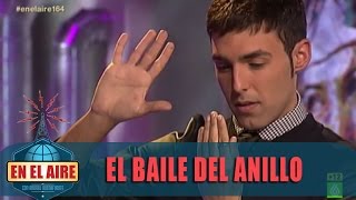 El Mago Pop sorprende a Buenafuente y Berto dejando bailar un anillo en el aire [upl. by Newcomer]