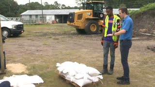 Heres how to use sand bags to prevent flooding [upl. by Lynch839]