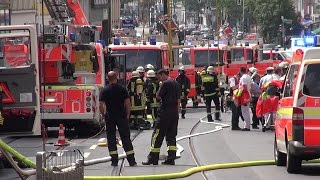 WOHNUNG AUSGEBRANNT  Flammen greifen auf Dachstuhl über  Starke Rauchentwicklung  Großeinsatz [upl. by Osyth]