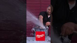 Gereedschap Review De waterbestendigheid van de Milwaukee M18FPD3 Schroefmachine testen [upl. by Cotsen197]