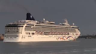 NORWEGIAN STAR CRUISE SHIP DEPARTING FOR LEITH SCOTLAND FROM SOUTHAMPTON 140822 [upl. by Yran]