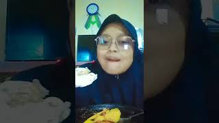 Mukbang rujak mangga pedes nagih mukbangrujakmanggamuda [upl. by Aliwt]