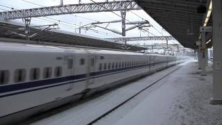 東海道新幹線 米原駅 しかし、大雪で大荒れ・・・ [upl. by Kosel]