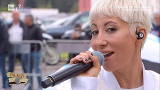 Malika Ayane canta dal vivo il suo nuovo singolo quotSottosopraquot – Viva Rai2 15042024 [upl. by Oettam]