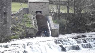 Dales Active Archimedes Screw in action on the River Bain Bainbridge Wensleydale [upl. by Stanley108]