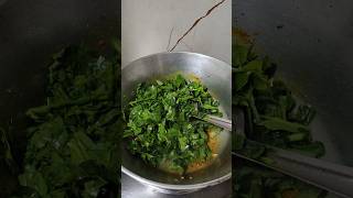 Aloo palak recipe shortsfeed foodfoodrecipes easyrecipe cookingrecipes The daily recipes [upl. by Eiramlehcar]