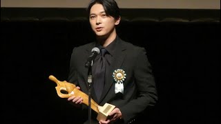 吉沢亮は「例えるなら白鳥」演出担当が大絶賛「日本人トップレベル」の手話で最優秀男優賞受賞 [upl. by Onitsirc]