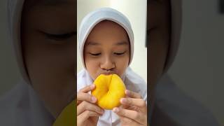 Ayo makan peach donat lagi  shorts arinagafamily shortvideo [upl. by Bills]