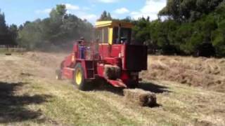 New holland 1426 self propelled small square baler 2011 [upl. by Droffats]