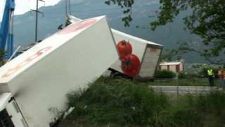 Désincarcération dun camion sur lautoroute [upl. by Arrej]