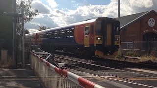 Newark Castle Level Crossing 230918 [upl. by Shara]