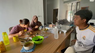 INTENEO SARAPAN DI TUNGGONI MAS DIMAS KOK MALAH SALTING HEHE  Isuk2 Ntuk kiriman sarapan ko besti [upl. by Yelnik]