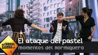 Úrsula Corberó y Alba Flores atacan con pasteles a Pablo Motos en directo en El Hormiguero 30 [upl. by Eyak]