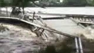 Sigatoka Old Bridge Breaking and Dissapearing Into the deep Sigatoka River [upl. by Catina]