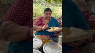 kastam viluva thesina amma garu streetfood hardwork oldwomen roadside rockingdasarianil [upl. by Gypsy]