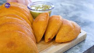 EMPANADAS COLOMBIANAS CON HARINA PAN RELLENAS DE POLLO  Recetas MWC [upl. by Pubilis702]