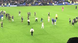 Everton Fan Pitch Invades Gets Jonjoe Kenny’s Jersey amp Outruns 10 Stewards [upl. by Verity]