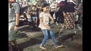 Keysa joget oplosan lagu terakhir  angklung new banesa malioboro yogyakarta [upl. by Teufert295]