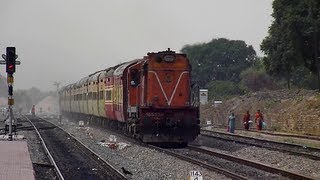 Storming Allahabad Duronto Express shatters the silence at Maihar [upl. by Haela]