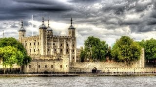 Visiting the Tower of London  London Travel [upl. by Placido]