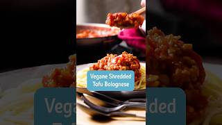 Shredded Tofu Bolognese – entdecke einfache vegane Rezepte 🍝🌱  REWE Deine Küche Shorts [upl. by Anilrahc]