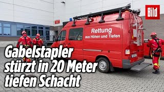 Arbeiter stürzt mit Gabelstapler in offenen Fahrstuhlschacht  Berlin [upl. by Alexia567]