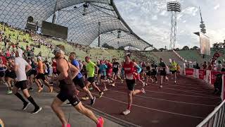 Start München Marathon 2023 im Olympiastadion am 08102023 1 Gruppe um 0900 Uhr [upl. by Crin696]