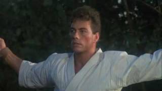 grand écart split jean claude van damme dans bloodsport second extrait [upl. by Ecinej]