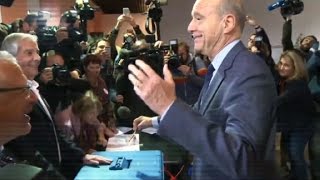 Primaire de la droite Alain Juppé vote à Bordeaux [upl. by Ewens759]