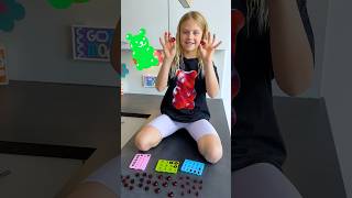 Lia macht Gummibärchen selber 😍 diy selbstgemacht kinder lernen kindervideo gummibär shorts [upl. by Uaeb]