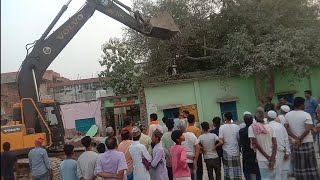 बुल्डोजर से एक झटके में पेड़ को गिराया  सड़क चौड़ी अतिक्रमण  बुल्डोजर अतिक्रमण बनारस लोहता [upl. by Naraa966]