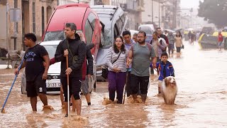 Inondations en Espagne  les opérations de recherche se poursuivent après les quotinondationsquot [upl. by Emie]