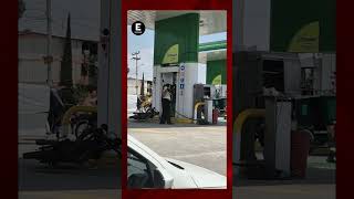 Mujer enloquece y amenaza a empleados de gasolinera en el Estado de México [upl. by Ralf916]