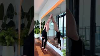 Handstand walking amp deep arch straddle split challenge yogagirlflex flexibilitygoals [upl. by Joelly]