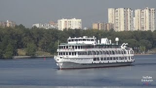 Das Flussschiff MS Lenin Flusskreuzfahrt 1777 km von St Petersburg nach Moskau Теплоход Ленин [upl. by Cirek]