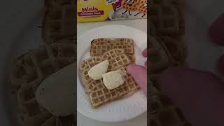 Product review eggo minis 👏 [upl. by Clarkson]